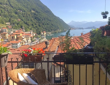 Foto Casa indipendente a Argegno Centro con 7 locali in vendita