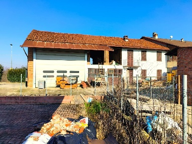 Foto Appartamento a Valfenera Centro con 4 locali in vendita