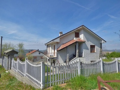 Foto Appartamento a Niella Belbo con 9 locali in vendita