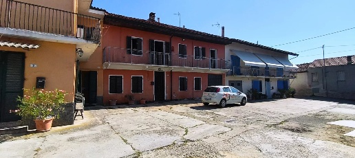 Foto Appartamento a Montà Centro con 8 locali in vendita