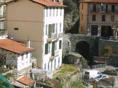 Foto Appartamento a Pigna Centro con 3 locali in vendita