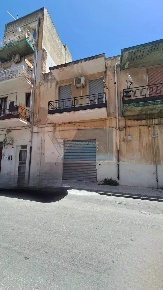 Foto Locale commerciale in Via Cuma, Siracusa Borgata - Santa Lucia