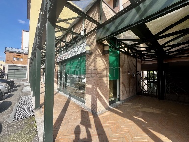 Foto Negozio in via Porta Ronca n. 53, Rho Centro con 2 locali in affitto