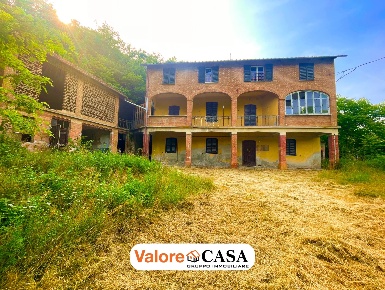 Foto Appartamento a Mombaruzzo Centro con 5 locali in vendita