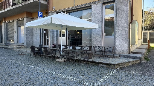 Foto Locale commerciale a Baldissero d'Alba con 4 locali in vendita