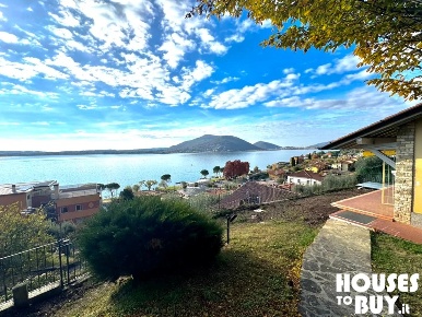 Foto Villa unifamiliare a Predore con 6 locali in vendita