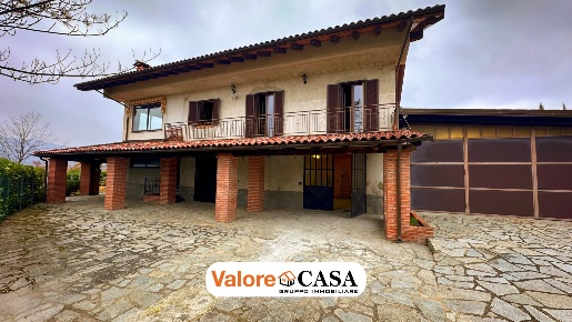 Foto Villa unifamiliare a Montechiaro d'Acqui con 10 locali in vendita