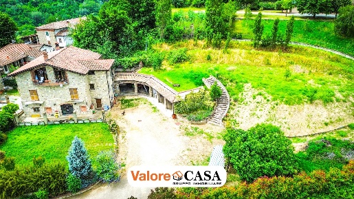 Foto Villa unifamiliare a Montabone con 12 locali in vendita