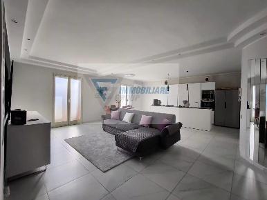 Foto Appartamento in Via Ippolito Nievo, Siracusa Belvedere - Tremmilia