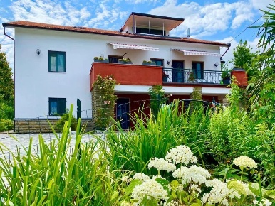 Foto Appartamento a Perletto con 5 locali in vendita