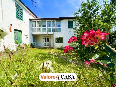 Foto Appartamento a Spigno Monferrato Centro con 12 locali in vendita