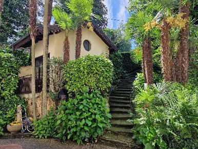 Foto Villa unifamiliare in Via per Binda 21, Stresa Centro con 12 locali