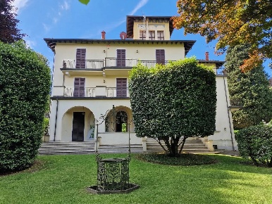 Foto Villa unifamiliare in Via per Binda 21, Stresa Centro con 12 locali