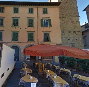 Foto Negozio a Lucca Piazza Napoleone - San Michele di 133 m² con 1 locali