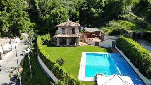 casa indipendente in vendita a Camaiore