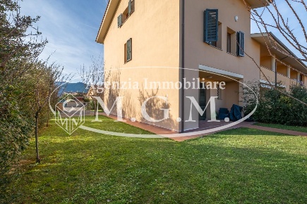 Foto Villa a schiera a Bientina di 200 m² con 8 locali in vendita