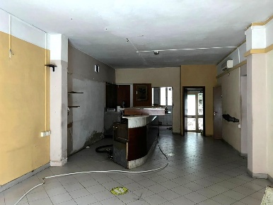 Foto Locale commerciale a Barga Ponte All'ania di 95 m² con 5 locali