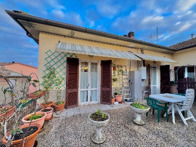 Foto Appartamento a Ponsacco Centro di 230 m² con 9 locali in vendita