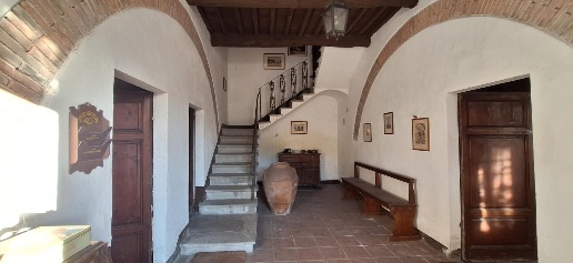 Foto Villa unifamiliare a Borgo a Mozzano Centro di 220 m² con 13 locali