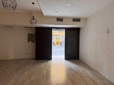 Foto Locale commerciale a Siena Lizza - Camollia di 80 m² con 2 locali