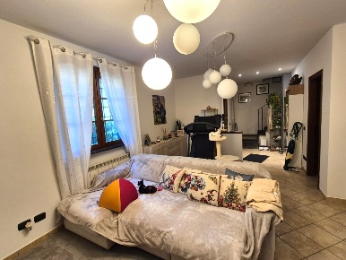 Foto Villa a schiera a Capannori Centro di 130 m² con 6 locali in vendita