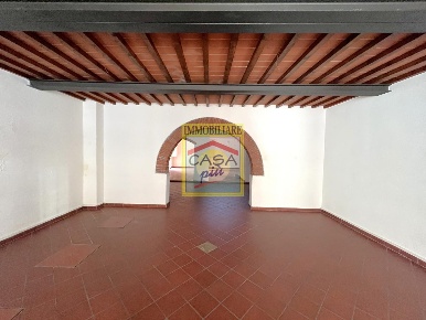 Foto Locale commerciale a Cascina Centro di 130 m² con 3 locali in affitto