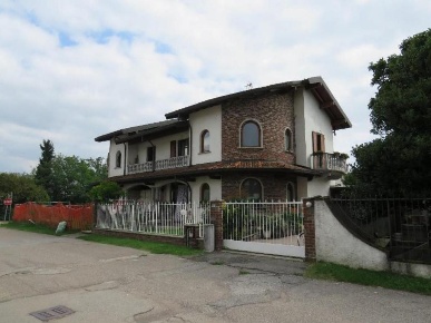 Foto Villa unifamiliare a Cuggiono Centro di 193 m² con 5 locali in vendita