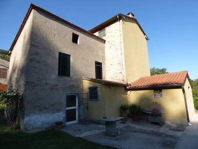 Foto Rustico a Capannori Colle di Compito - Castelvecchio di 180 m²