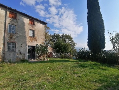 Foto Rustico a Lucca Ponte a Moriano di 260 m² con 9 locali in vendita