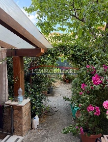 Foto Appartamento a Massa Centro di 78 m² con 5 locali in vendita