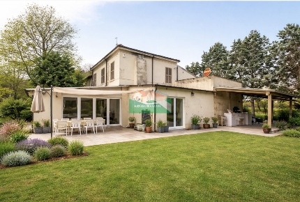 Foto Villa unifamiliare in VIALE ALBERTI, Ravenna Alberti - Galilei