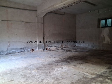 Foto Magazzino a Arcola Quercianella di 55 m² con 1 locali in affitto