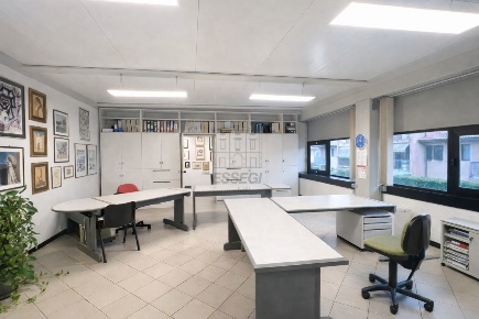 Foto Ufficio a Lucca Arancio di 105 m² con 4 locali in vendita