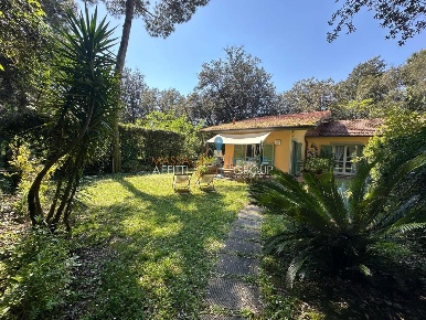 Foto Villa a schiera in Via Ronchi 10, Massa Ronchi - Poveromo di 55 m²