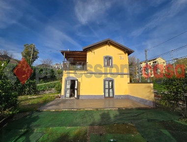 Foto Casa indipendente in Via Francesco Spirito SNC, Salerno di 120 m²