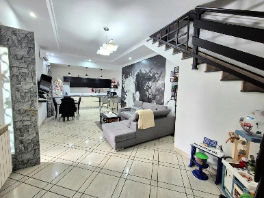 Foto Appartamento a Caivano Centro di 90 m² con 4 locali in vendita