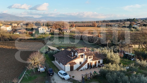 casa indipendente in vendita a Bettona in zona Passaggio