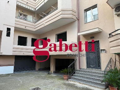 Foto Appartamento in Via Municipio 101, Recale di 168 m² con 5 locali