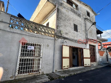 Foto Laboratorio in Via MARCHE 15, Lizzano Centro di 120 m² con 2 locali