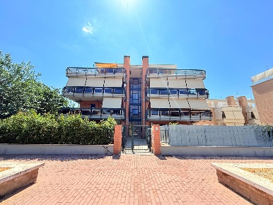 Foto Duplex in Via orazio amato 66, Roma Acilia di 70 m² con 3 locali