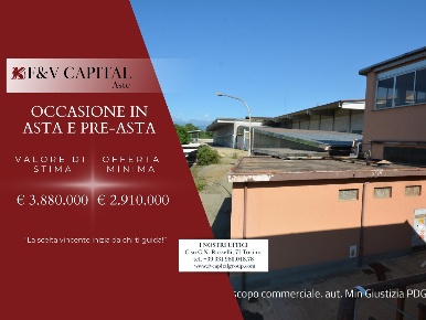 Foto Locale commerciale in Strada Corio, San Carlo Canavese Centro