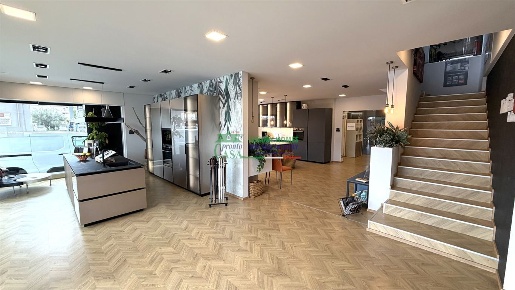 Foto Locale commerciale in VIALE DELLE AMERICHE, Ragusa Nunziata - Pianetti