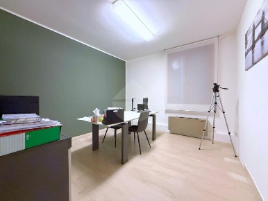 Foto Ufficio in Via Cesare Battisti, Rovigo di 79 m² con 2 locali