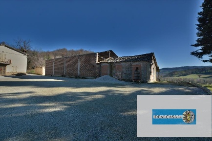 Foto Magazzino in camporotondo di fiastrone c.da colvenale n. 7, di 200 m²