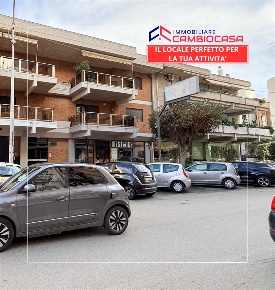 Foto Locale commerciale in VIALE TRENTINO 34, Taranto Italia - Montegranaro