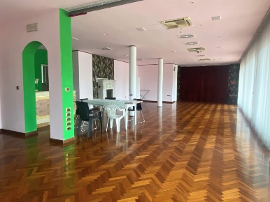 Foto Negozio a Cervia Milano Marittima con 5 locali in affitto