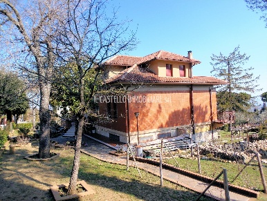 Foto Appartamento a Sarteano di 109 m² con 6 locali in vendita