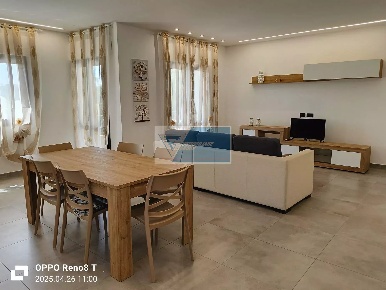 Foto Appartamento in Via Pietro Nenni 14, Pachino Centro con 5 locali