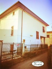 Foto Casa indipendente a Luni Casano Dogana Isola di 115 m² con 5 locali