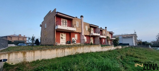 Foto Appartamento in Via Gabriele D'Annunzio, Nereto Centro di 150 m²
